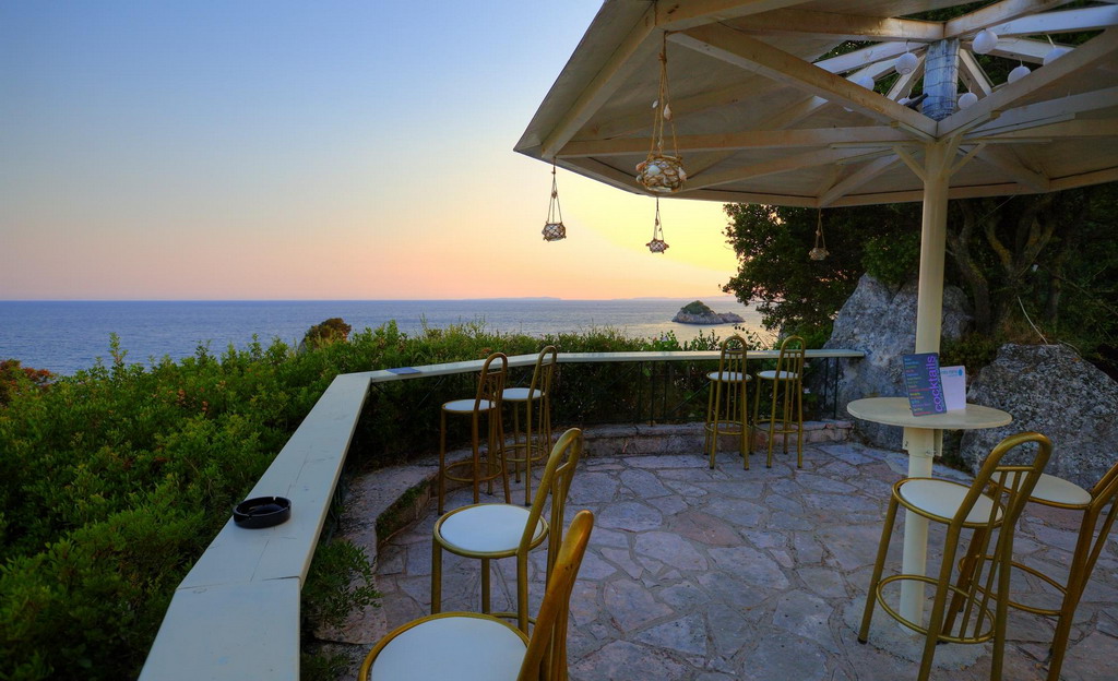  Atrium bar Piso Krioneri 